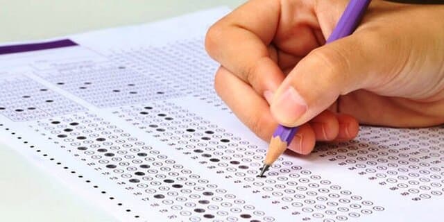 ازمون سنجش آغازین برای متقاضیان ورود به پایه هفتم دبیرستان مهر البرز برگزار شد .
