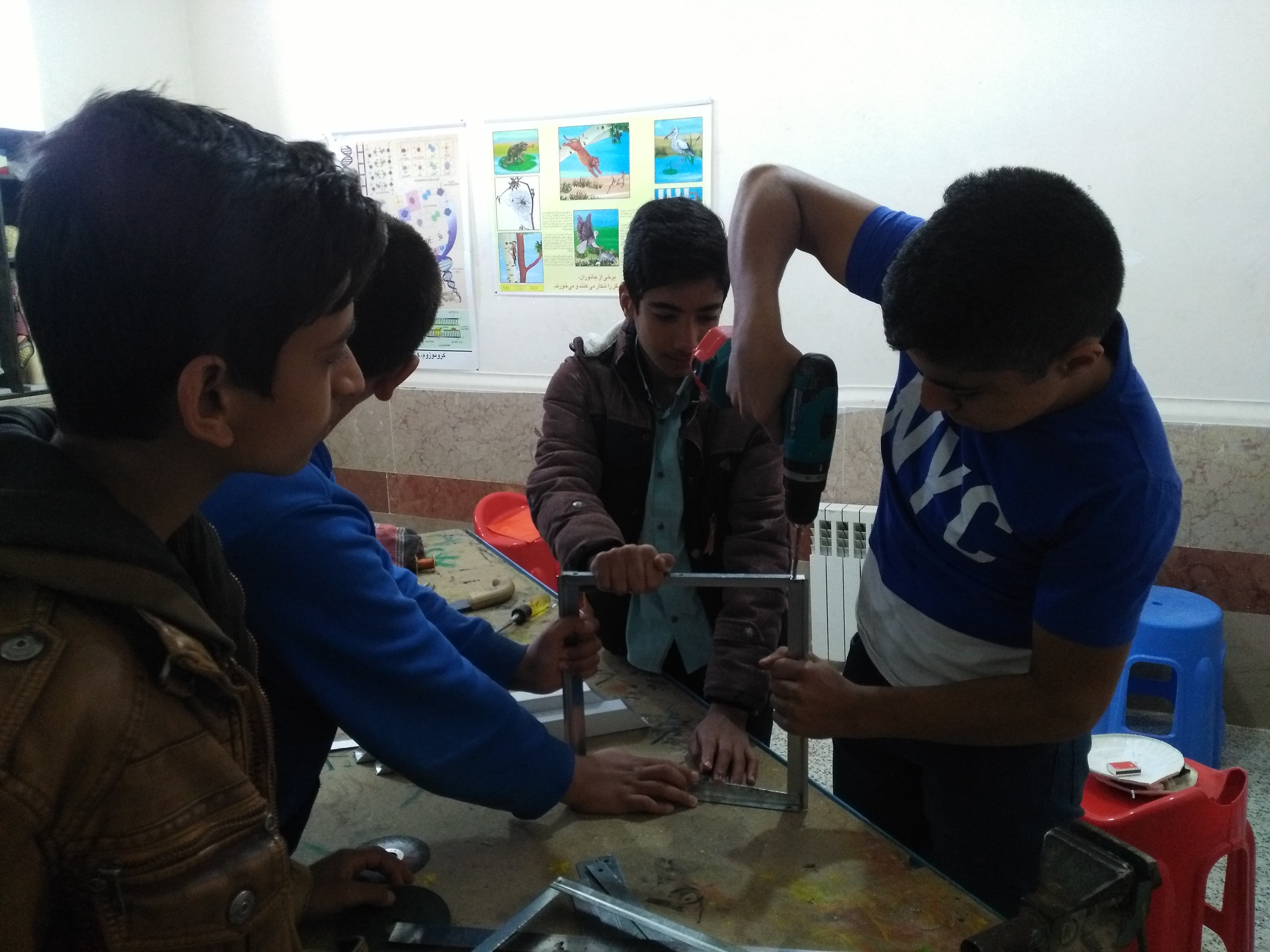 دبیرستان مهر البرز